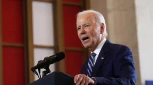 Biden diz que enviar bombas de fragmentação à Ucrânia foi “decisão difícil”