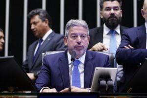 Câmara aprova urgência para marco temporal na demarcação de terras indígenas antes do STF