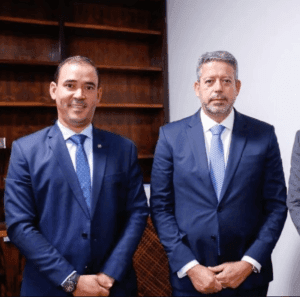 Lira, corregedoria e Conselho de Ética silenciam sobre deputado comprar carro com verba pública