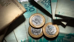 Economistas reduzem expectativa de inflação e câmbio