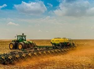 Plantio de soja a 30% no Brasil, com produtor a espera de chuvas