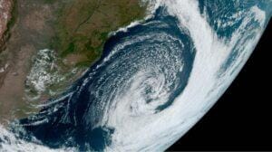 Ciclone próximo da costa do Brasil tem três mil quilômetros de diâmetro