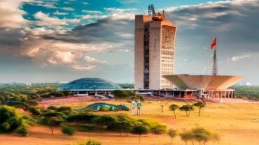 EDITORIAL – Destruindo a economia