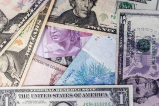 Dólar dispara e Bolsa despenca com frustração sobre pacote de gastos