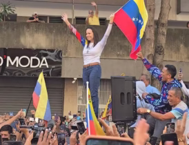Líder da oposição, María Corina Machado deixa esconderijo para participar de manifestação contra Maduro
