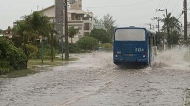 Chuva com mais de 120 mm deixa cidades de SC embaixo d´água