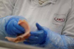 Lei antidesmatamento da UE é barreira comercial disfarçada de ambiental, diz diretora da JBS