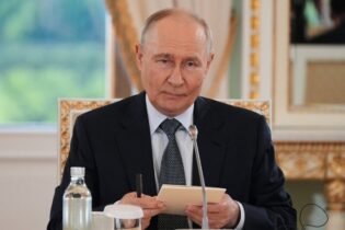 Kremlin confirma que Putin recebeu proposta de negociações de Zelensky